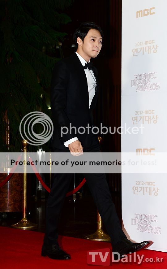 [30.12.12][Pics] Yoochun - MBC Drama Awards  1356864677_442512_zps3bd8f8e6